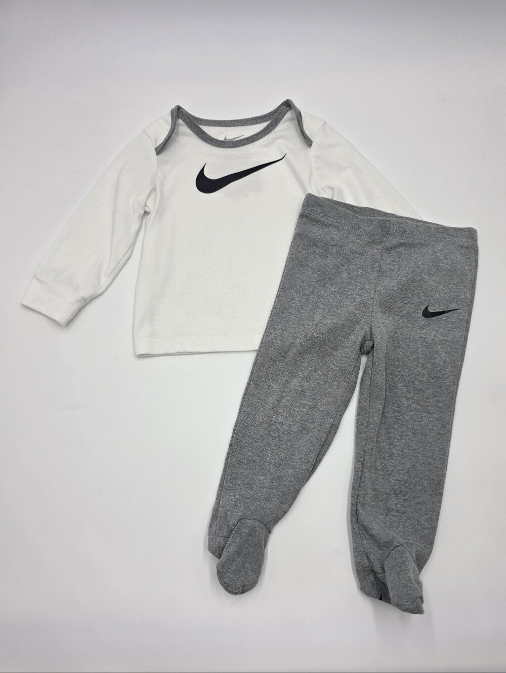 Nike baby boy two-piece set size 9 months